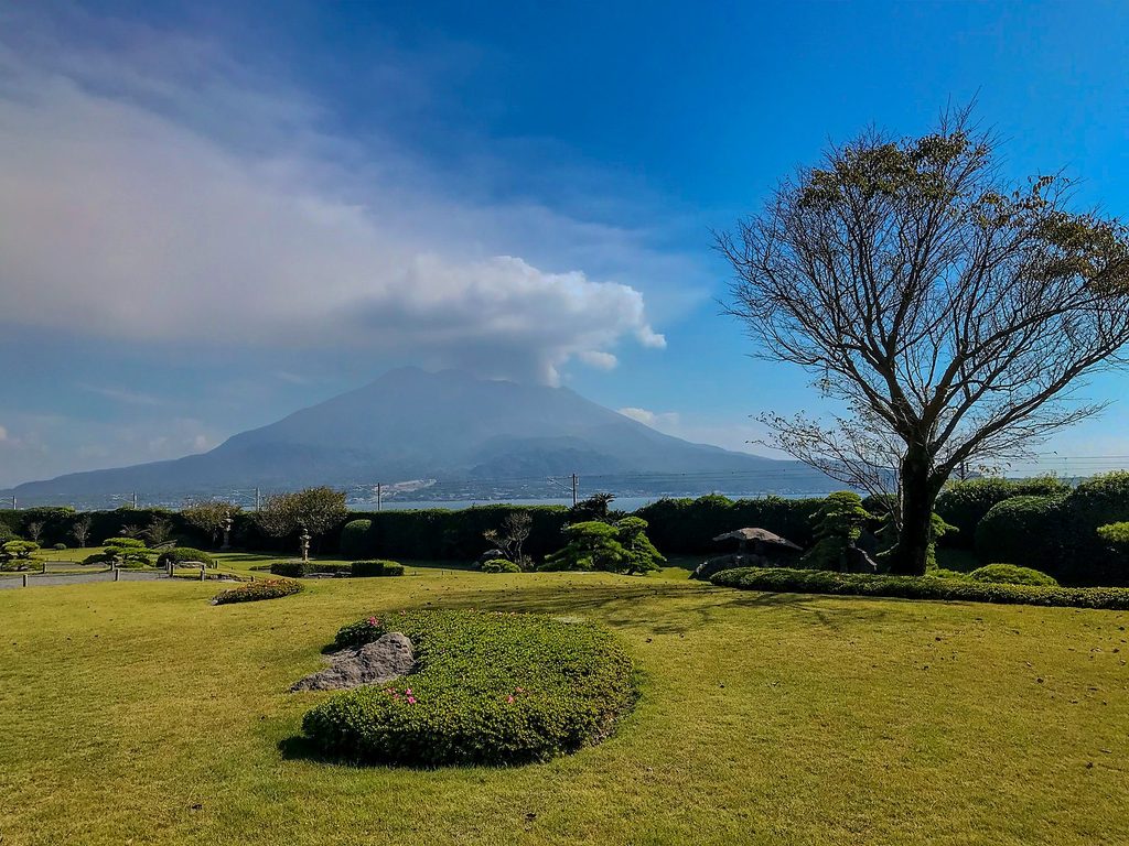 桜島を望む仙巌園の庭園